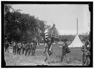 Confederate vets, reuniting in 1917, link two flags of the Civil War.