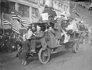 Chicagoans on a makeshift float on Nov. 11, 1918