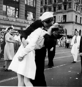 A sailor kisses a girl in Times Square to celebrate the end of WWII