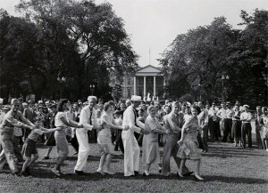 An impromptu crowd dances on the White House lawn on V-J Day. (Library of Congress)